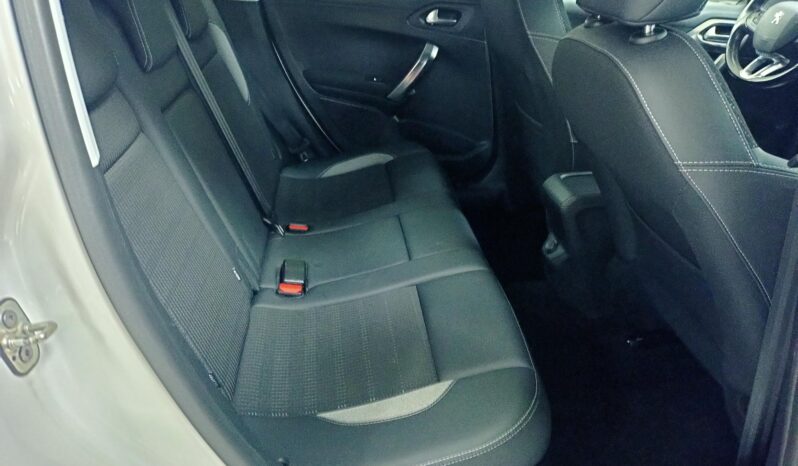 
								PEUGEOT 2008 1,2 PURETECH EAT6 lleno									